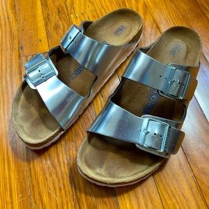 Women’s Metallic Silver Birkenstock Arizona Soft Bed Size 42